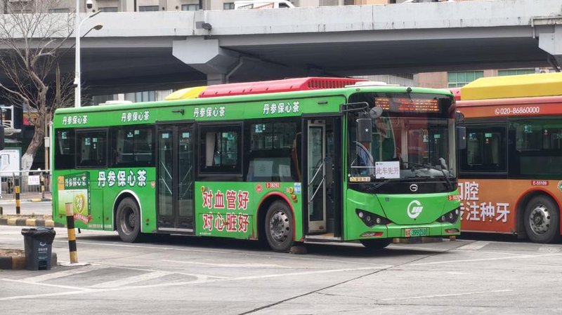 城市街头的小卫士:候车亭保洁的重要性